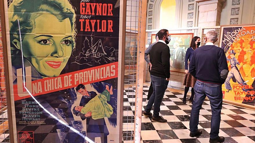 Algunos de los carteles que conforman la exposición inaugurada ayer en la sala cultural de las Clarisas. | ANTONIO AMORÓS