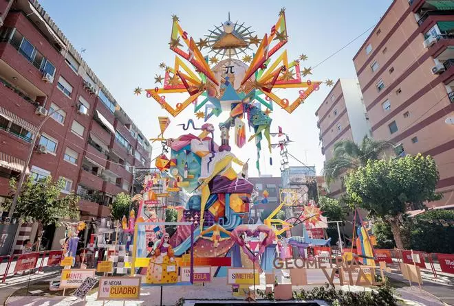 Así es la hoguera Florida Portazgo, ganadora del primer premio de la categoría Especial