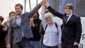 De izquierda a derecha, Toni Comín, Clara Ponsatí y Carles Puigdemont, este sábado en el acto del Consell per la República en Perpinyà. 