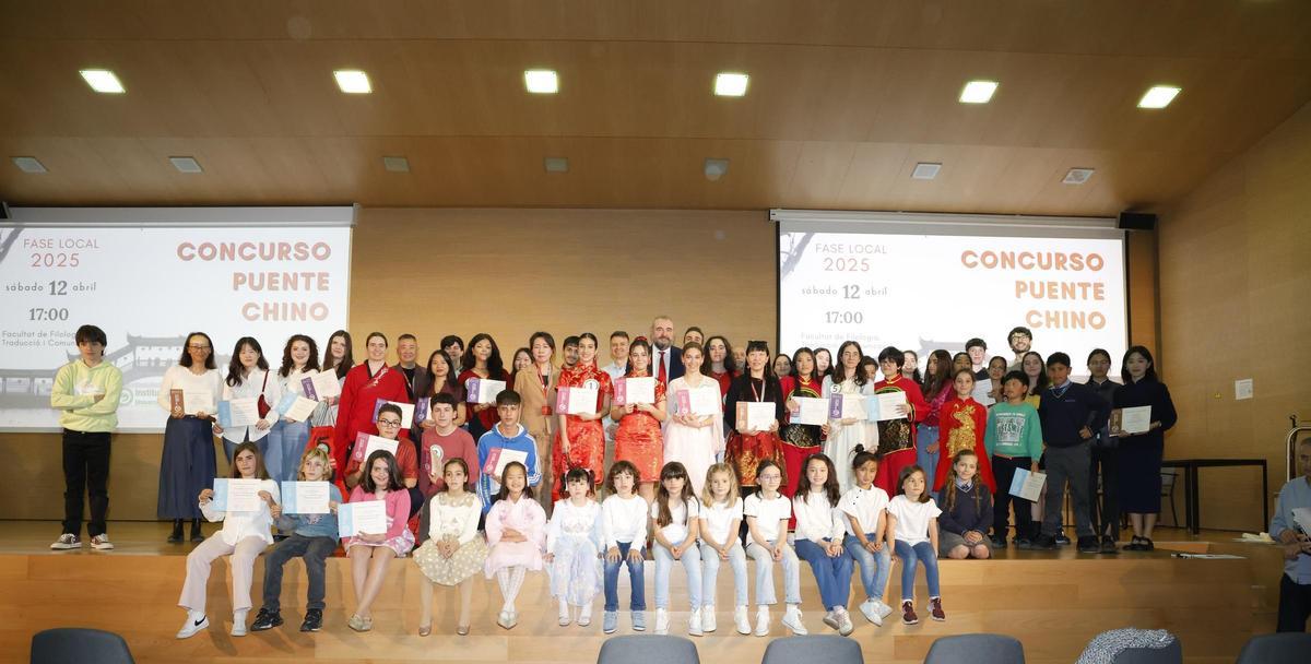Participantes en el concurso Puente Chino