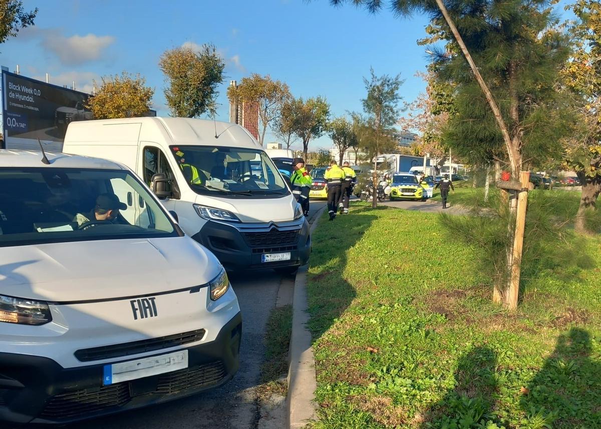 Control de furgonetas en lHospitalet con Mossos y Guardia Urbana