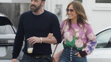 Jennifer Lopez tiene muy claro cual es su jersey favorito para llevar con vaqueros
