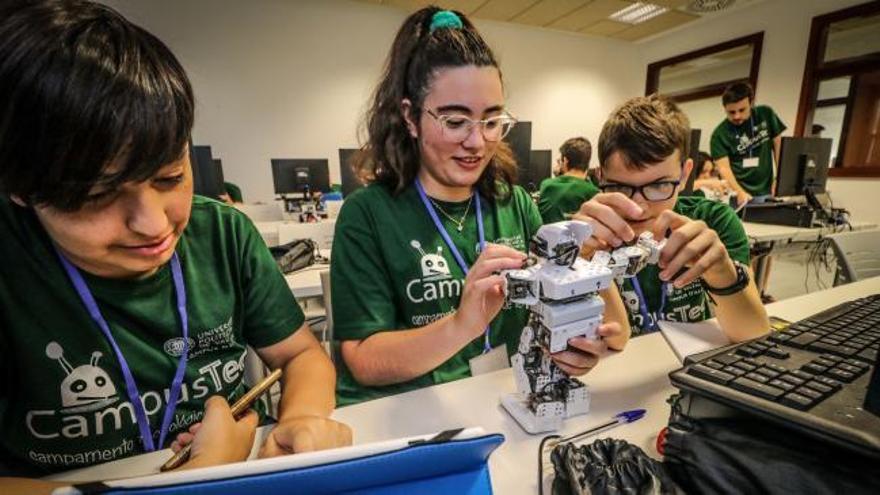 Verano entre robots en Alcoy