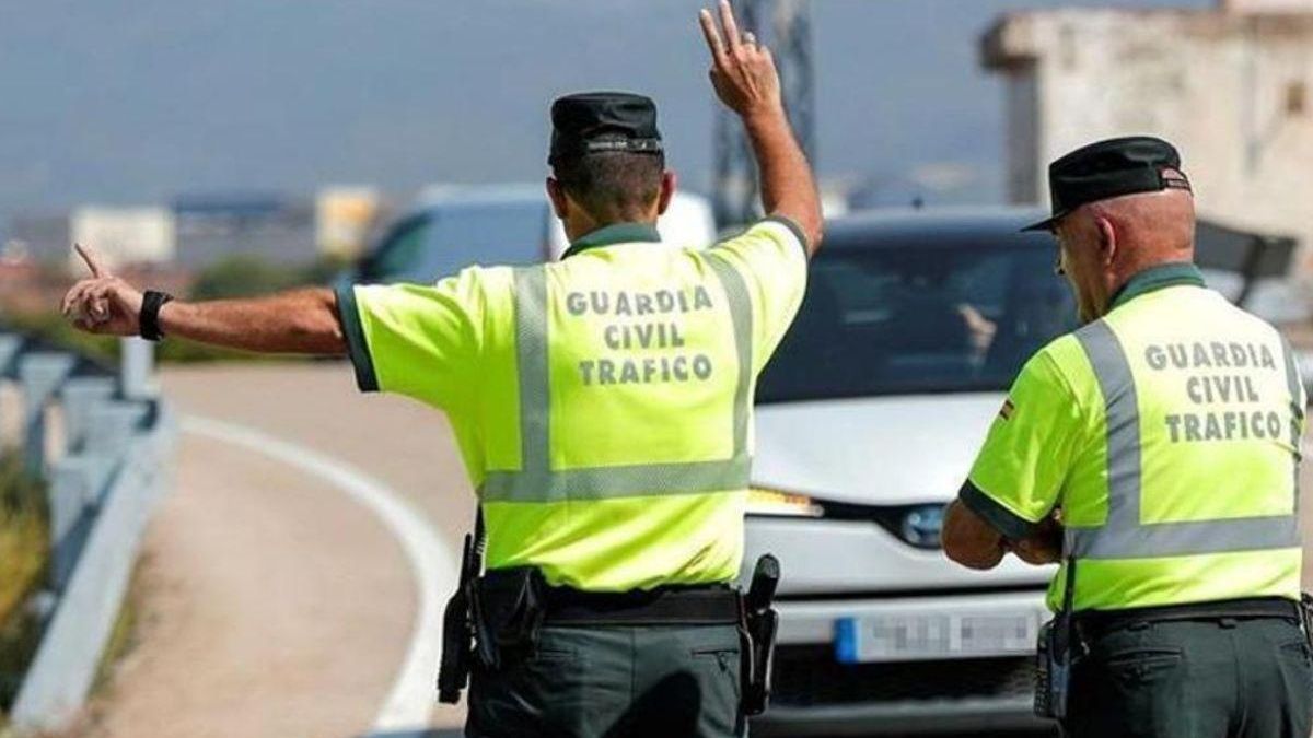 El cambio de la DGT que afecta a toda España a partir de ahora, obligatorio tener esto al salir del coche