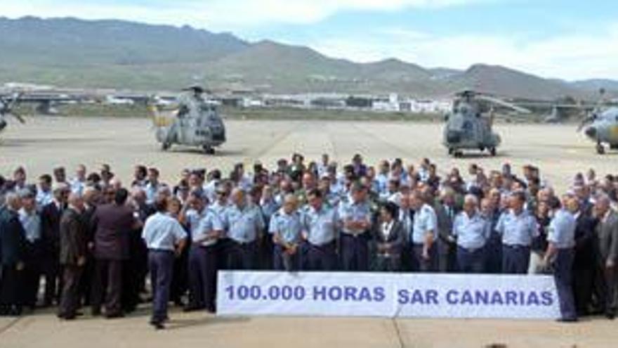 Foto de familia de los integrantes del SAR.