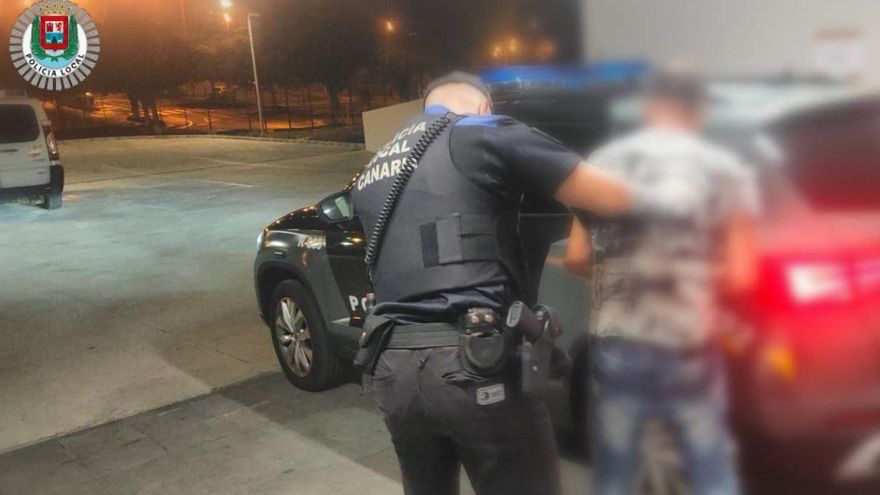 Detenido un hombre en el barrio de San José por ocultar dosis de crack en un parterre