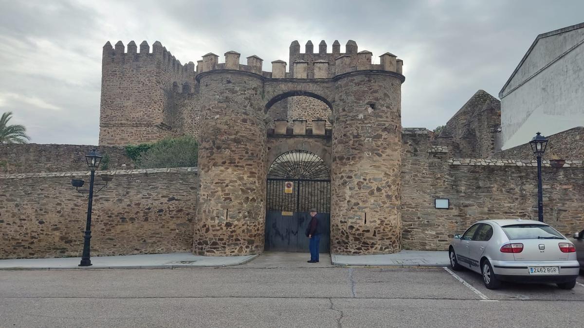 Pablo Palazuelo, el artista que transformó el castillo de Monroy en un símbolo de arte y recuperación histórica