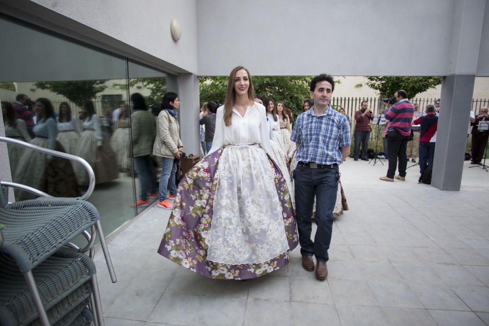 Ensayo de la Dansà con la fallera mayor y la corte