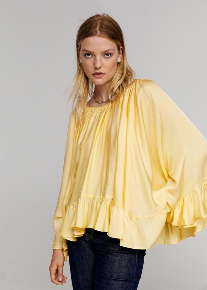 Blusa amarilla de la colección de Leandra Medine para Mango
