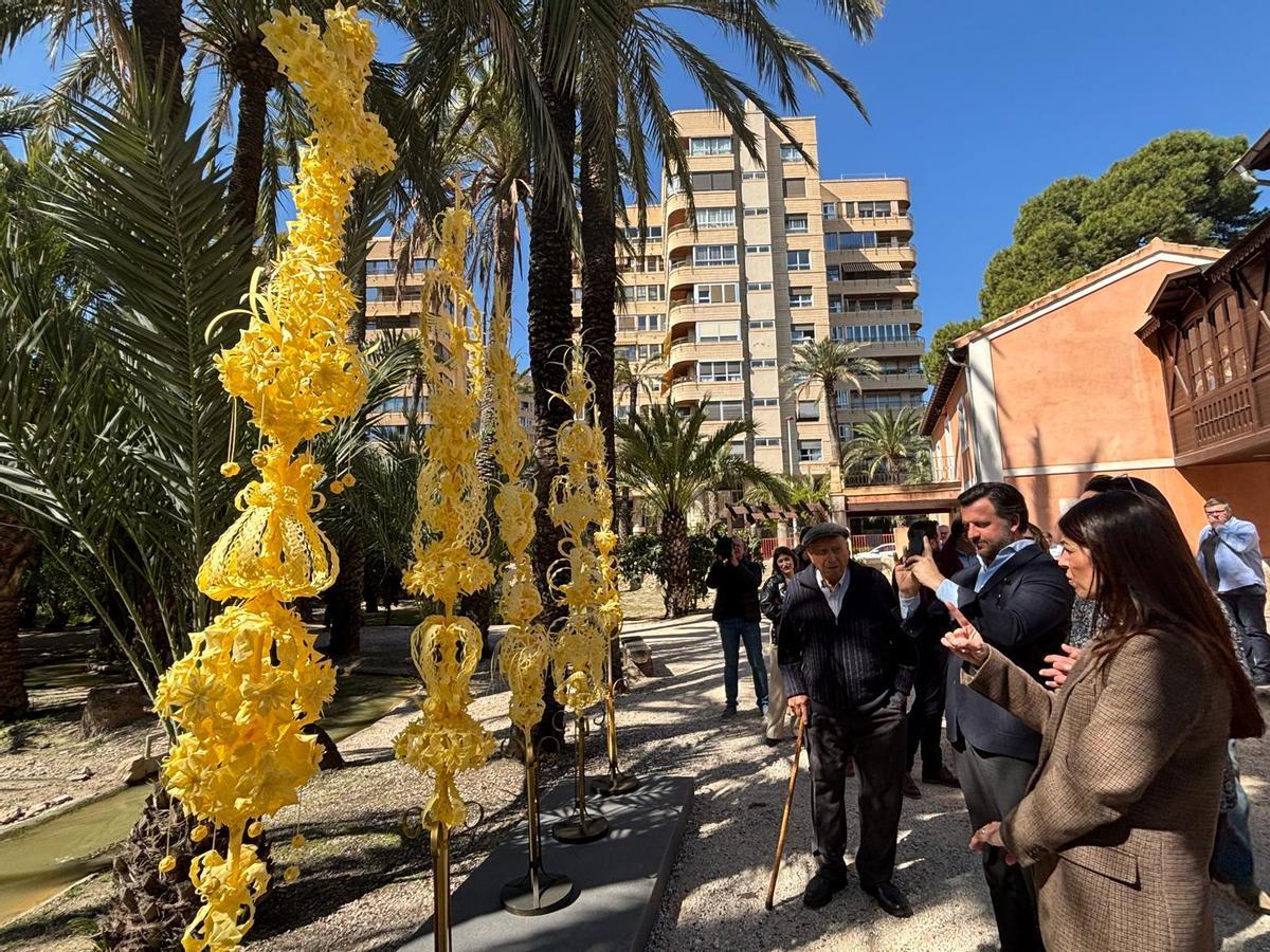 En primer término la palma para el Papa y a continuación la de la Reina