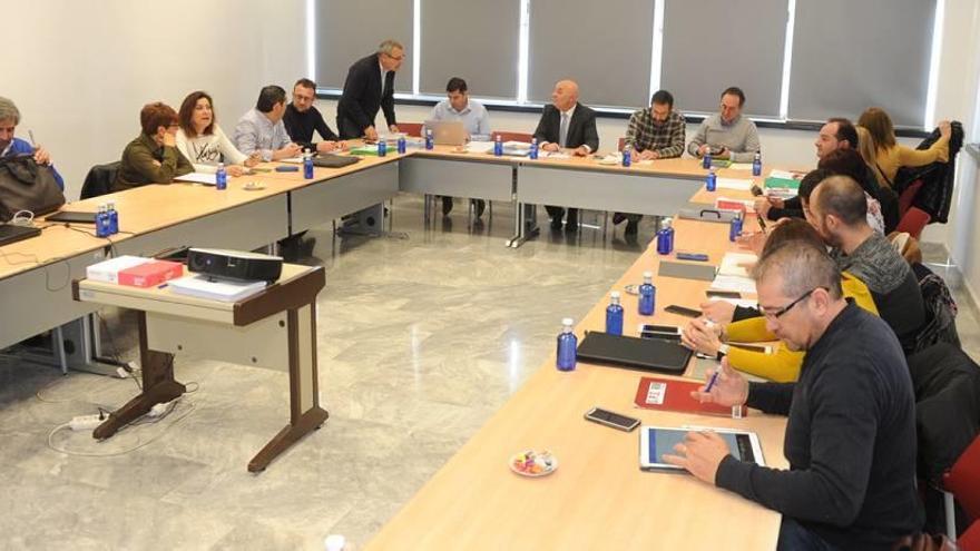 Reunión de la Mesa de Sanidad celebrada ayer en la sede del Servicio Murciano de Salud.