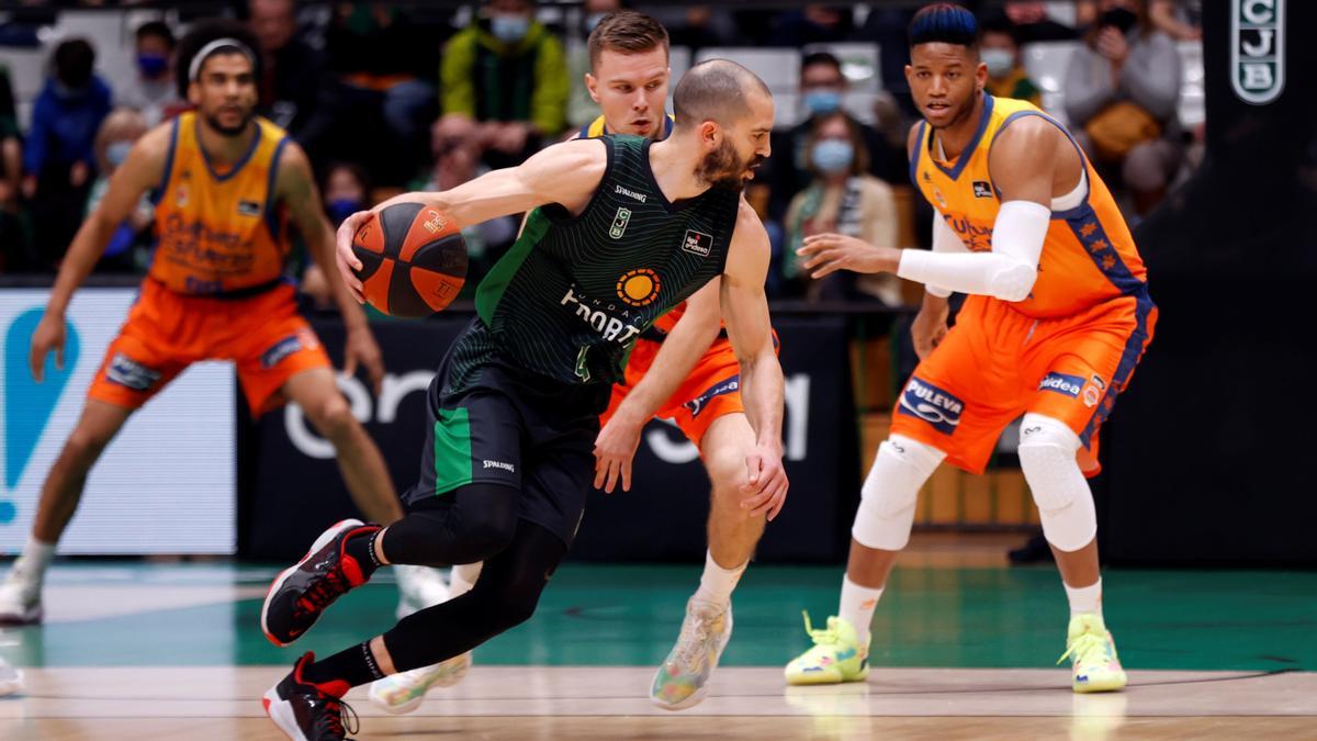 Pau Ribas fue el motor ofensivo del Joventut que dominó al Valencia en el Olímpic