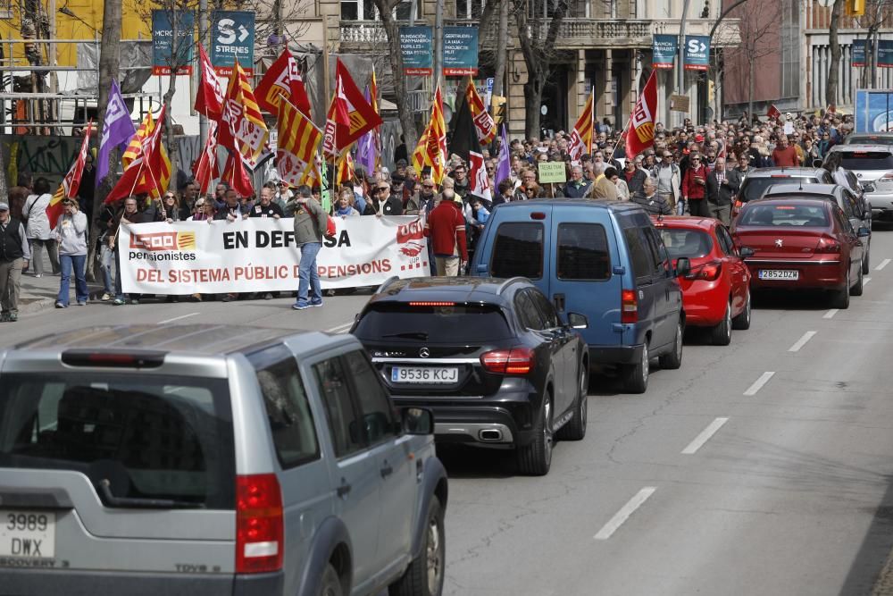 Més de 2.000 gironins es mobilitzen contra «l'estafa» de les pensions