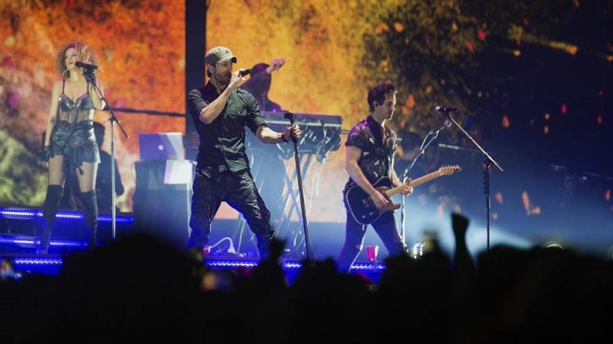 Enrique Iglesias, pitado tras un concierto