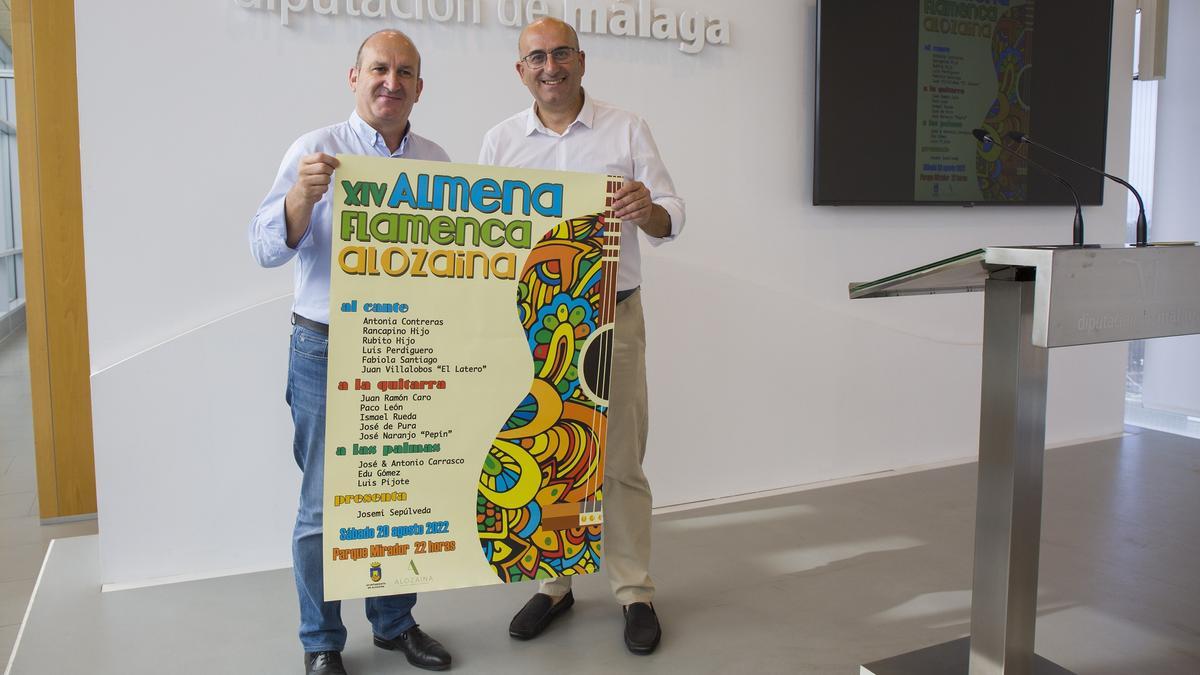 El alcalde de Alozaina, Antonio Pérez, junto al diputado provincial Manuel López Mestanza, en la presentación de una nueva edición de La Almena Flamenca