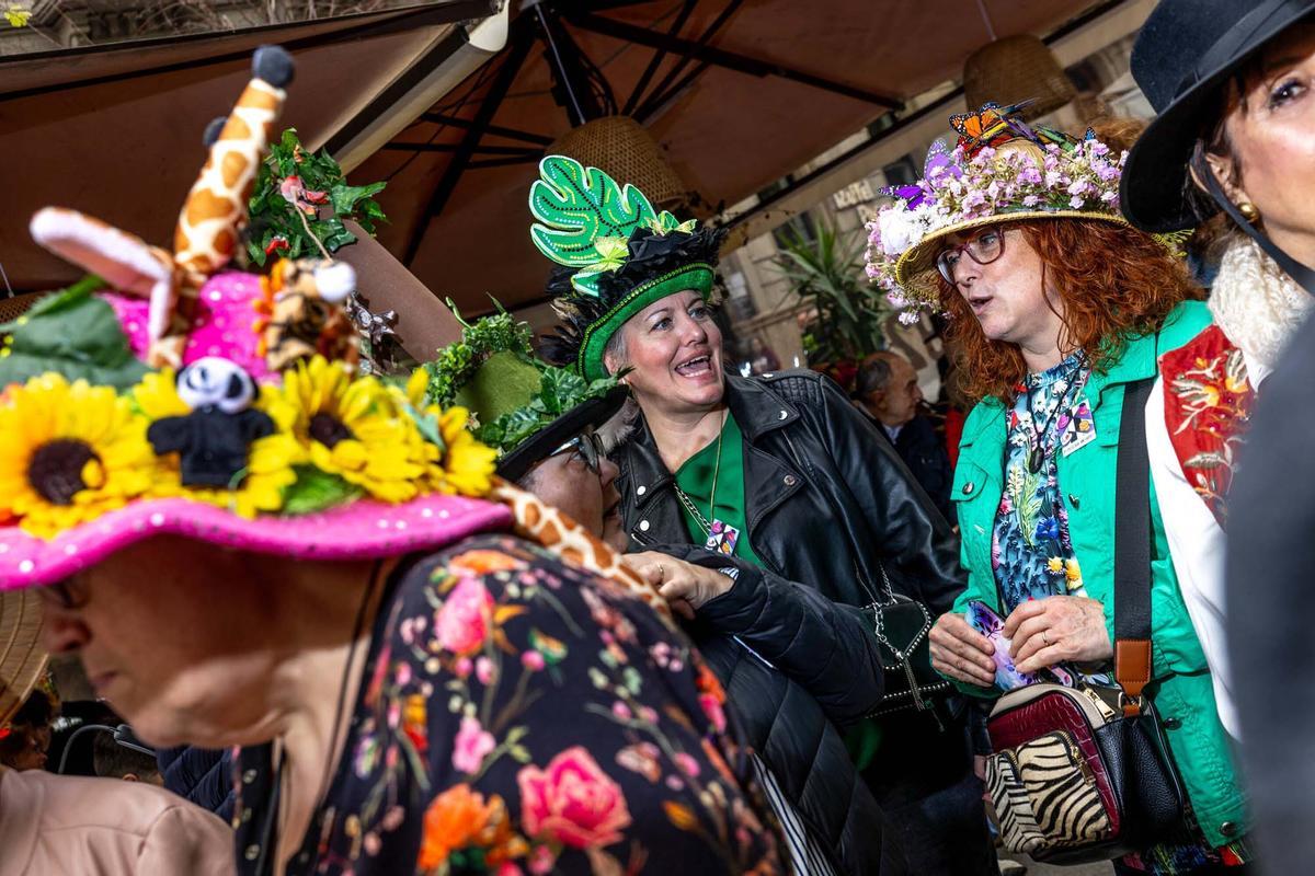 Nueva edición del Paseo con Sombrero por Barcelona