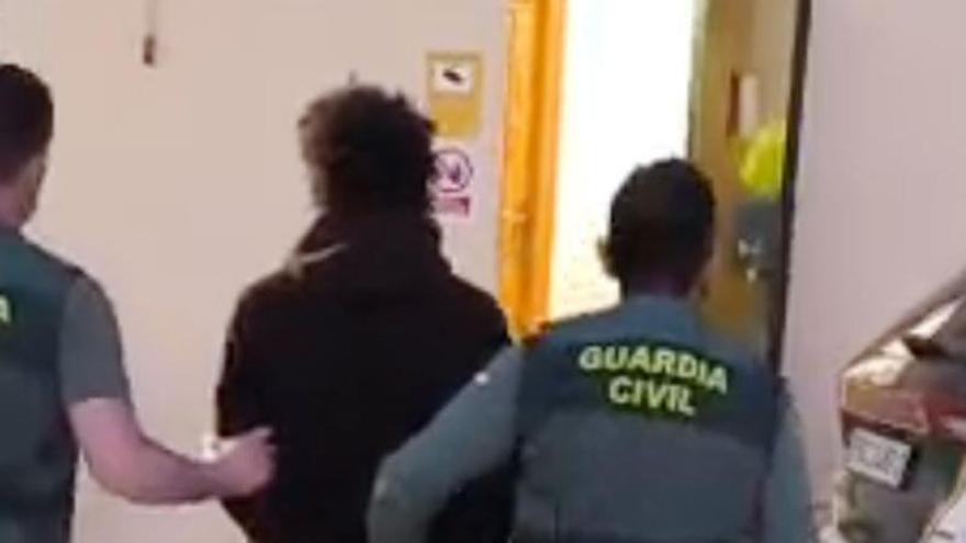 Cuatro delincuentes pegan una paliza a un hombre en Torre Pa