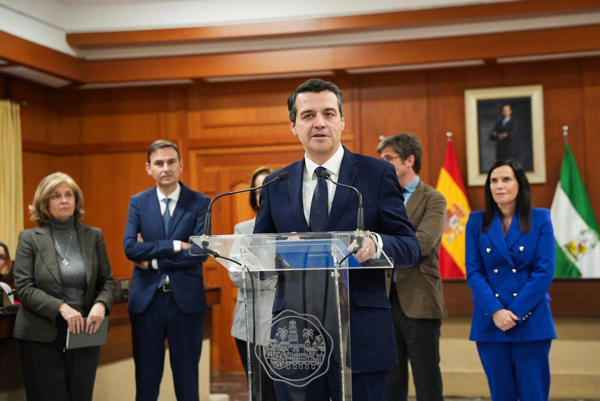 El alcalde de Córdoba, José María Bellido, durante la rueda de prensa celebrada en el Ayuntamiento.