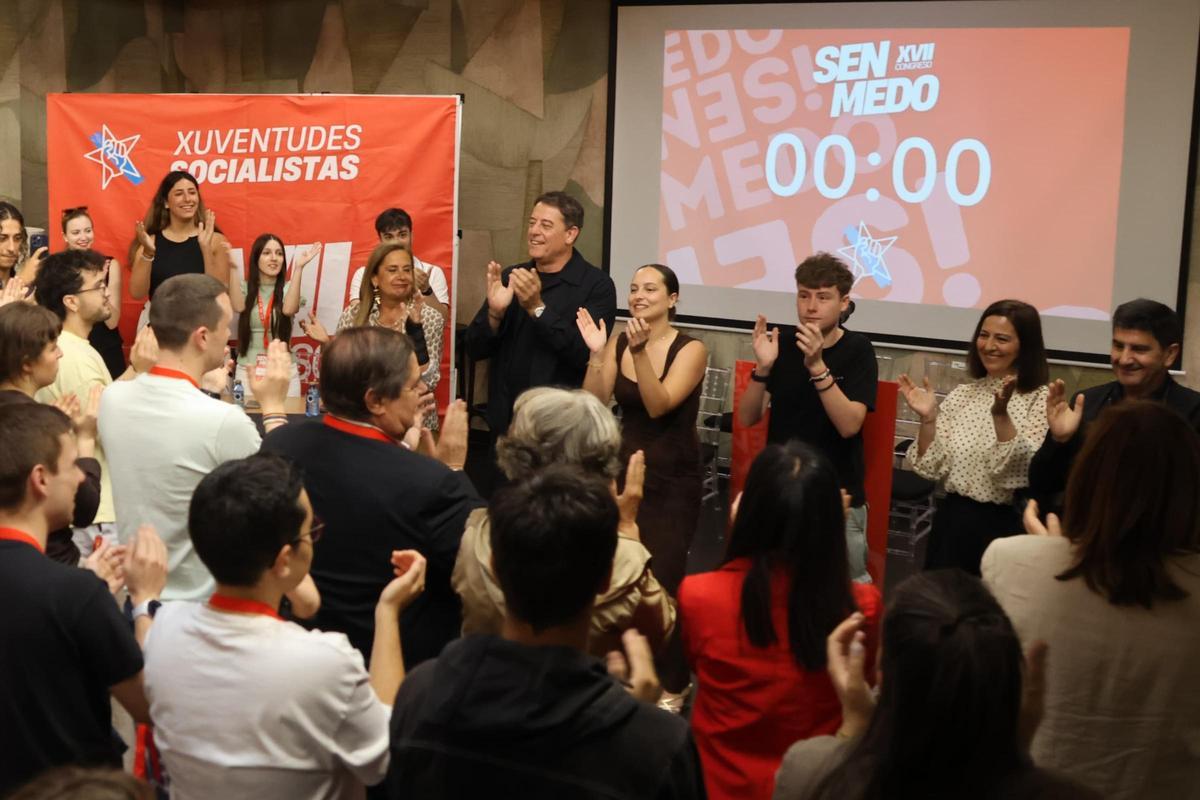 José Ramón Gómez Besteiro y Ana Alvite (centro) en  XVII Congreso das Xuventudes Socialistas.