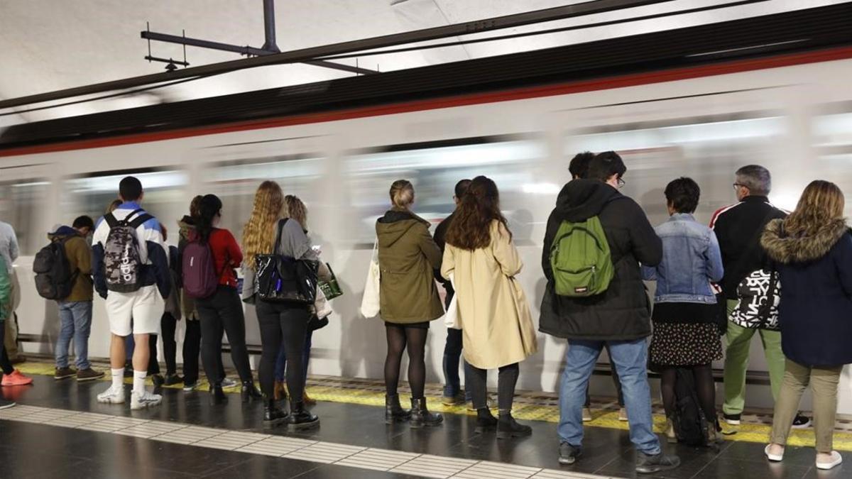 La estación de metro en plaza de Espanya, durante la jornada de huelga