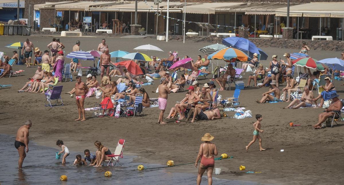 Domingo de calor y playa en Melenara