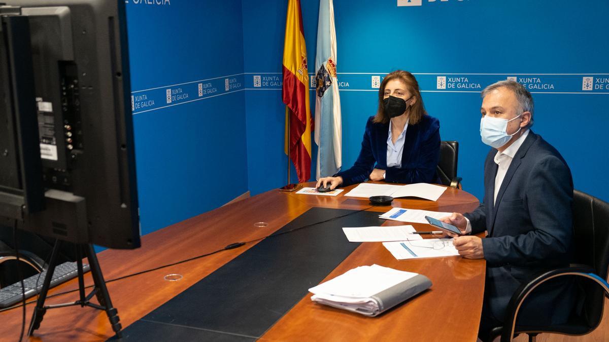 Ángeles Vázquez y el director del IGVS, esta mañana.