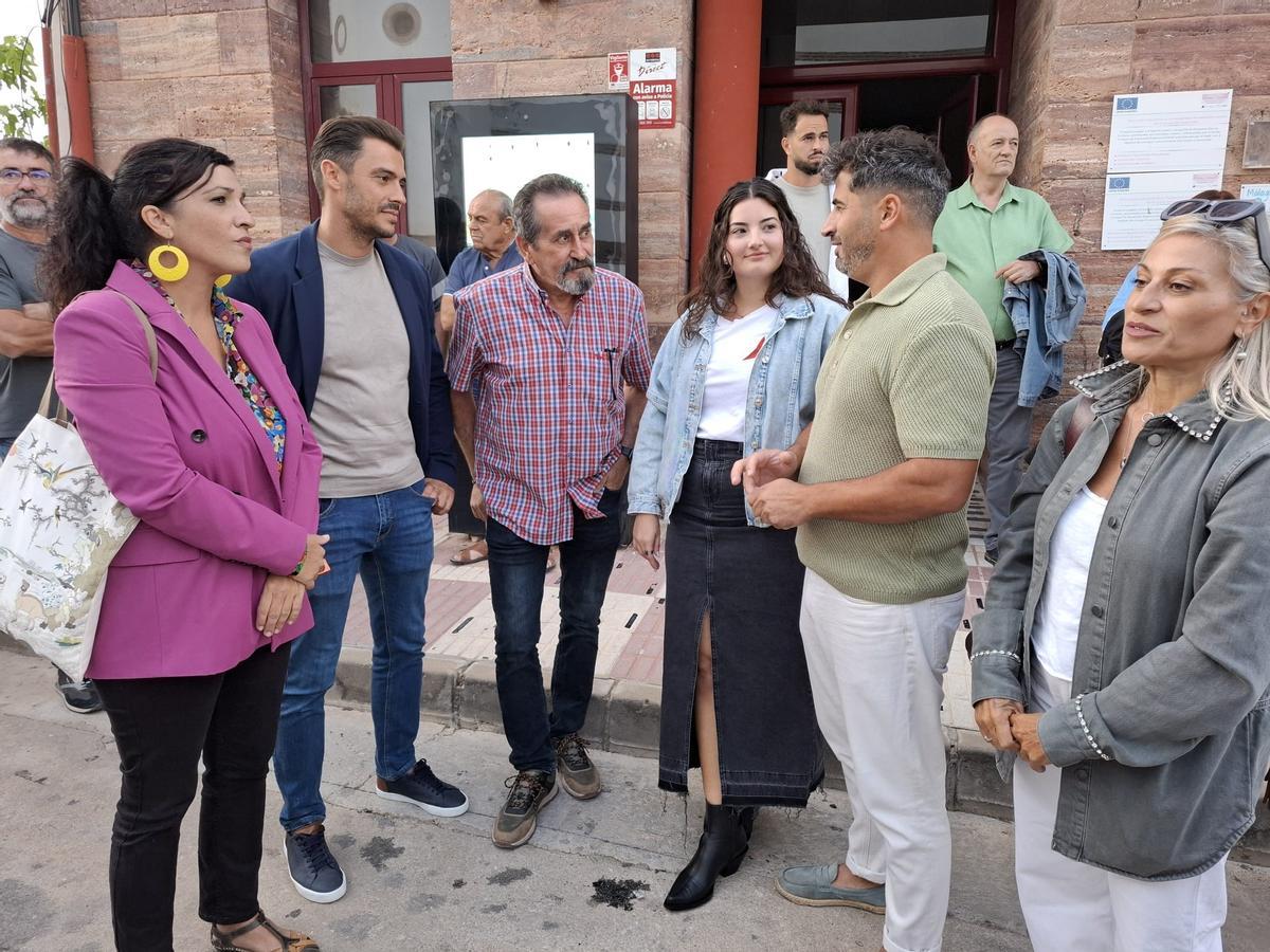 Toni Morillas con otros dirigentes de IU y concejales de Casabermeja.