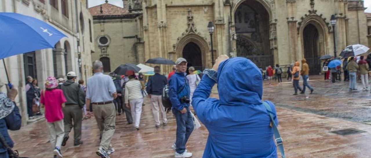 Turistas en Oviedo.