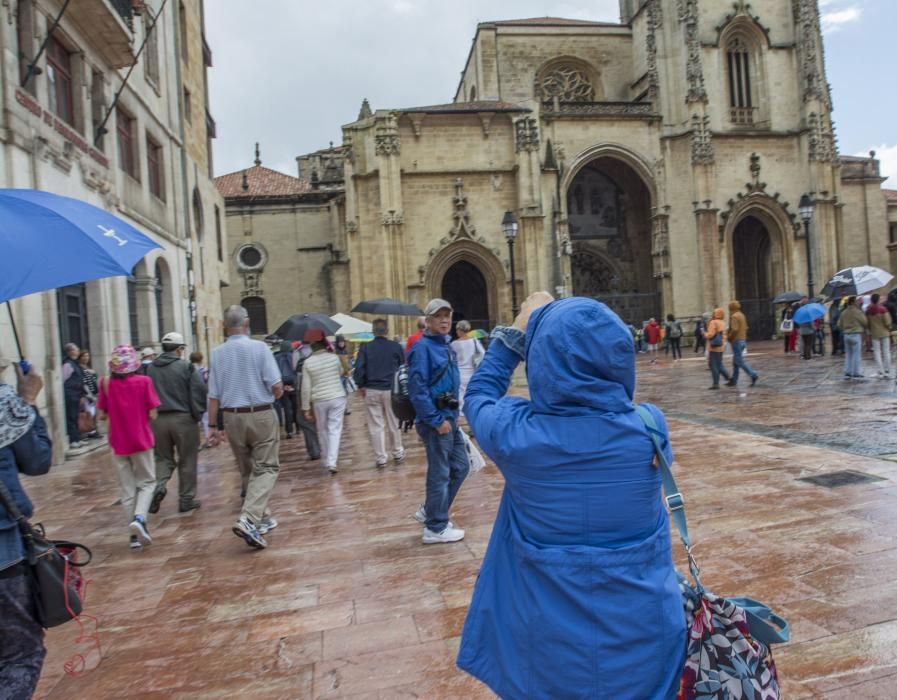 Turistas que visitan Oviedo