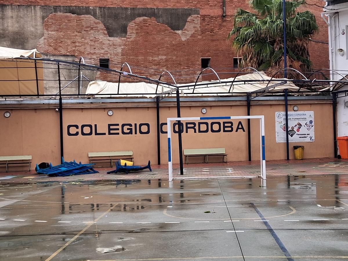 Toldo del Colegio Córdoba afectado.