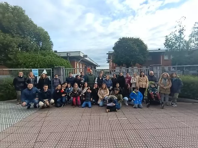 Familias de niños con autismo protestan en Lugones por su exclusión de las colonias urbanas de Siero