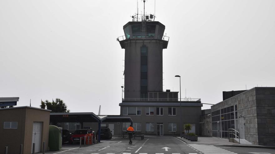 Continúa la huelga en las torres de control privatizadas, como la de Alvedro