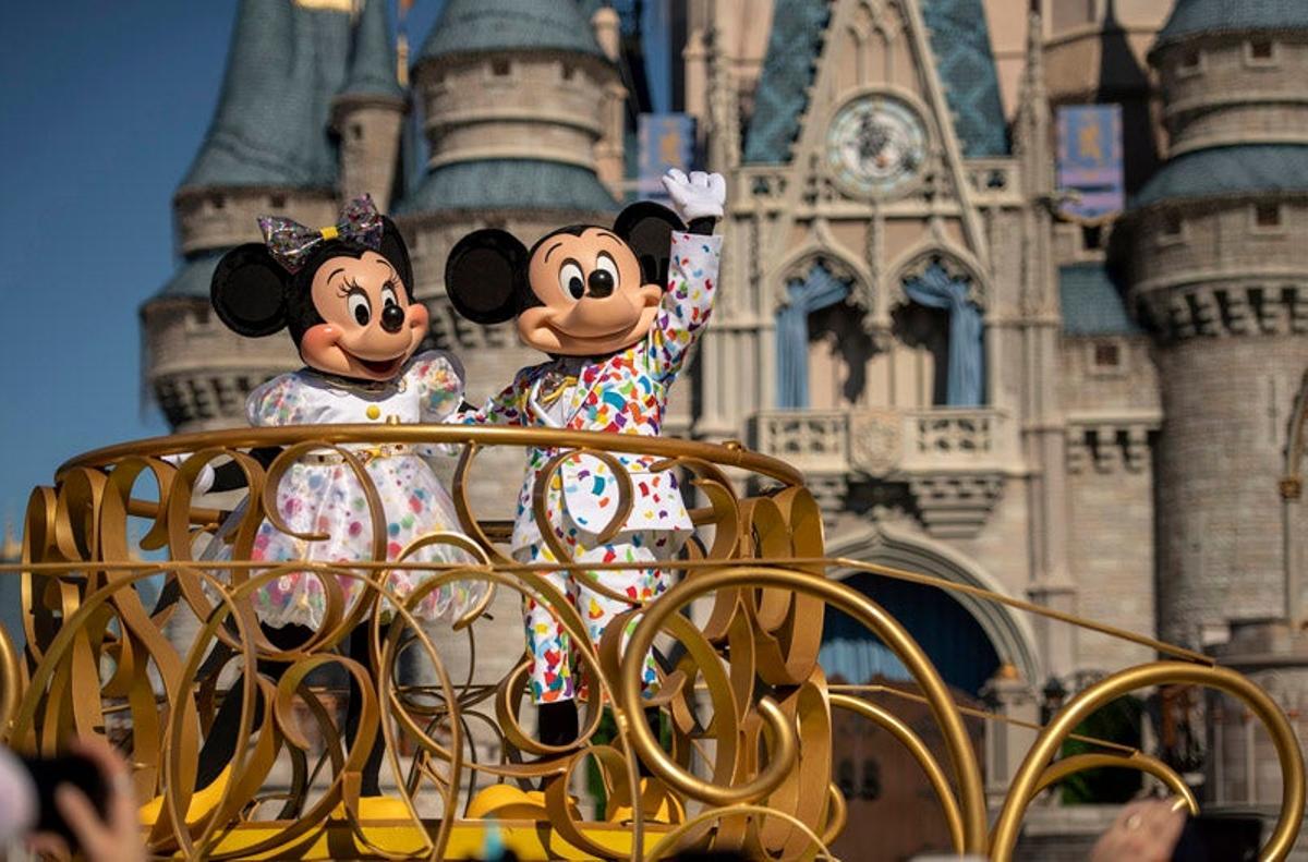 Mickey & Minnie surprise