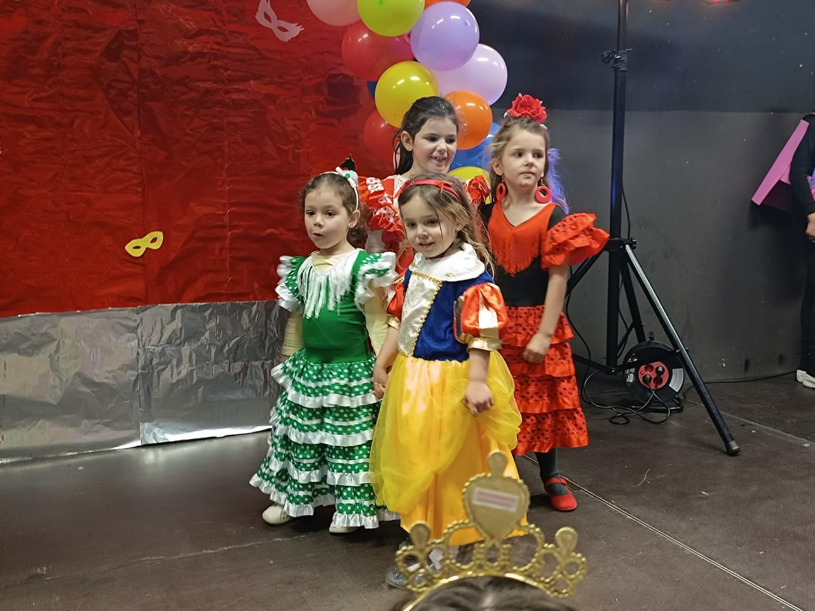 Los más pequeños de Salas animan el martes de carnaval