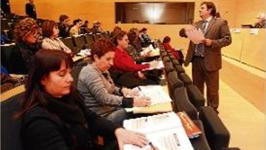 Els professionals en una taula de debat al Palau de Congressos de Girona.