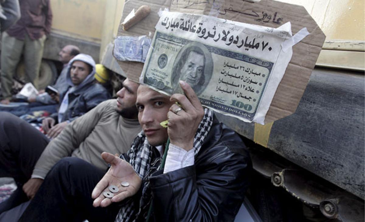 Milers de persones es manifesten a la plaça de Tahrir, epicentre de les protestes a Egipte, en un ambient d’eufòria davant la possibilitat que el president, Hosni Mubàrak, abandoni el poder les pròximes hores.