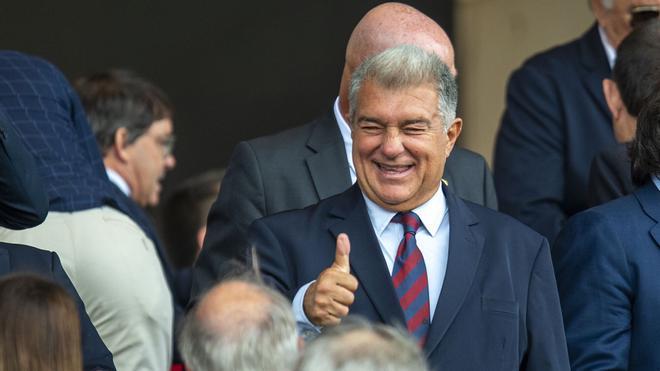 Cronologia de Laporta i les seves reaccions a la tornada de Messi: de la sorpresa a l’estàtua