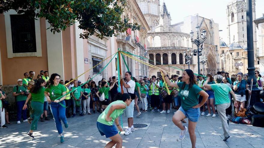 Los educadores acampados celebran su propio Corpus