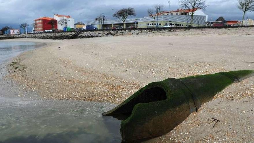 La polémica canalización de la playa de O Preguntoiro. // Iñaki Abella