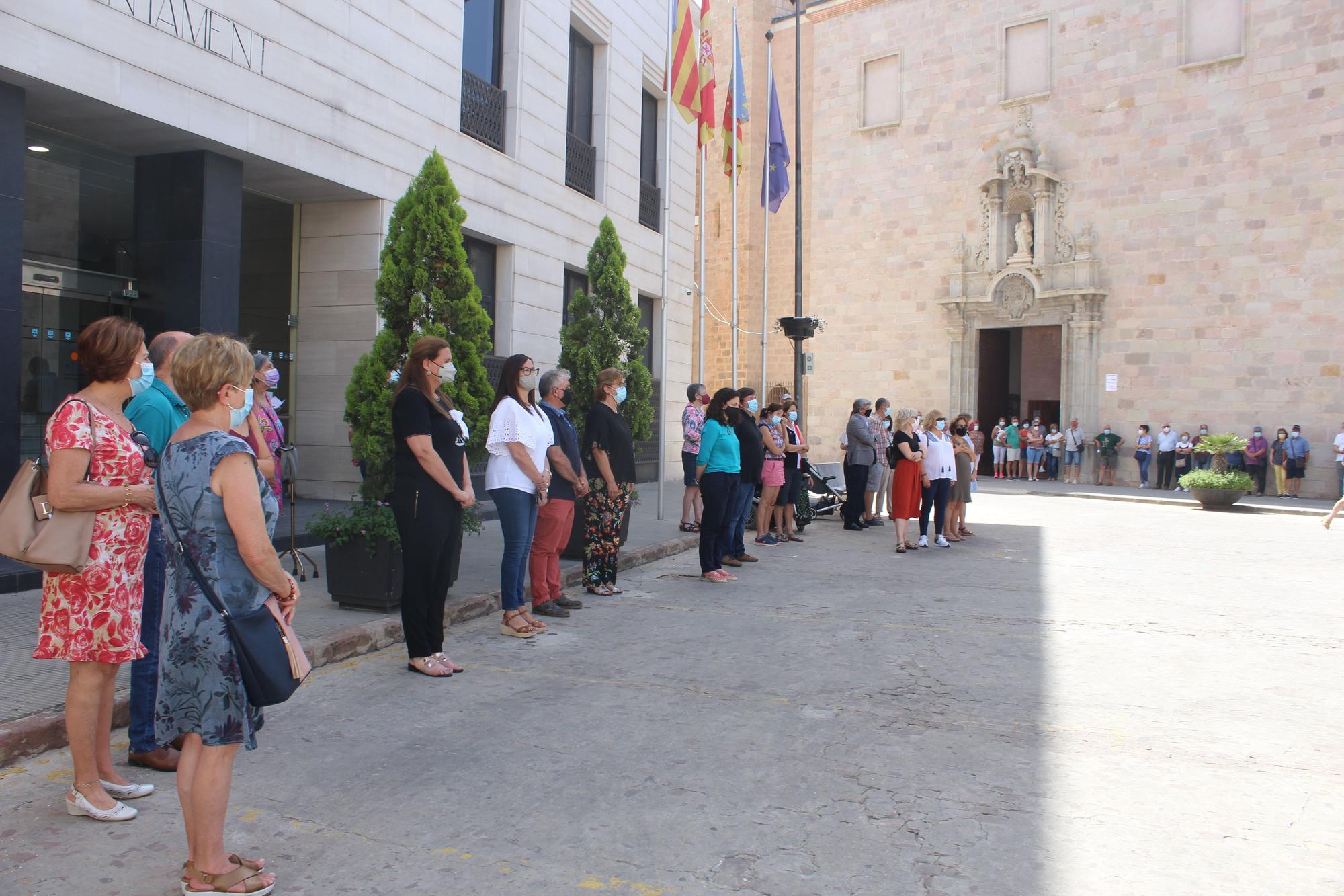 Silencio sepulcral en Castellón en memoria de las víctimas de la violencia machista