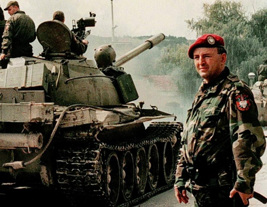 Zeljko "Arkan" Raznatovic, un líder paramilitar serbio que fue acusado de numerosos crímenes de guerra ocurridos durante las guerras en Yugoslavia.
