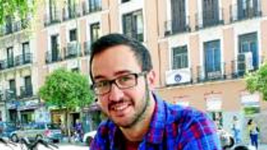 Ignacio Urquijo  PERIODISTA : &quot;Todo se ha vuelto muy real y escribir ya no es un juego&quot;