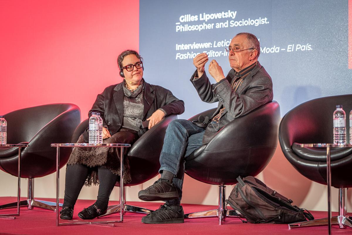 La periodista de moda Leticia García junto al filósofo y sociólogo Gilles Lipovetsky.