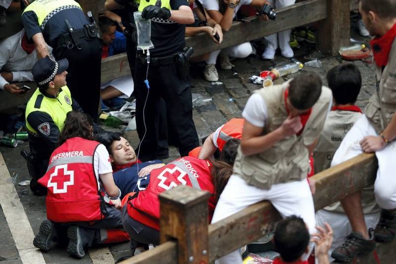 Fotogalería del quinto encierro de San Fermín