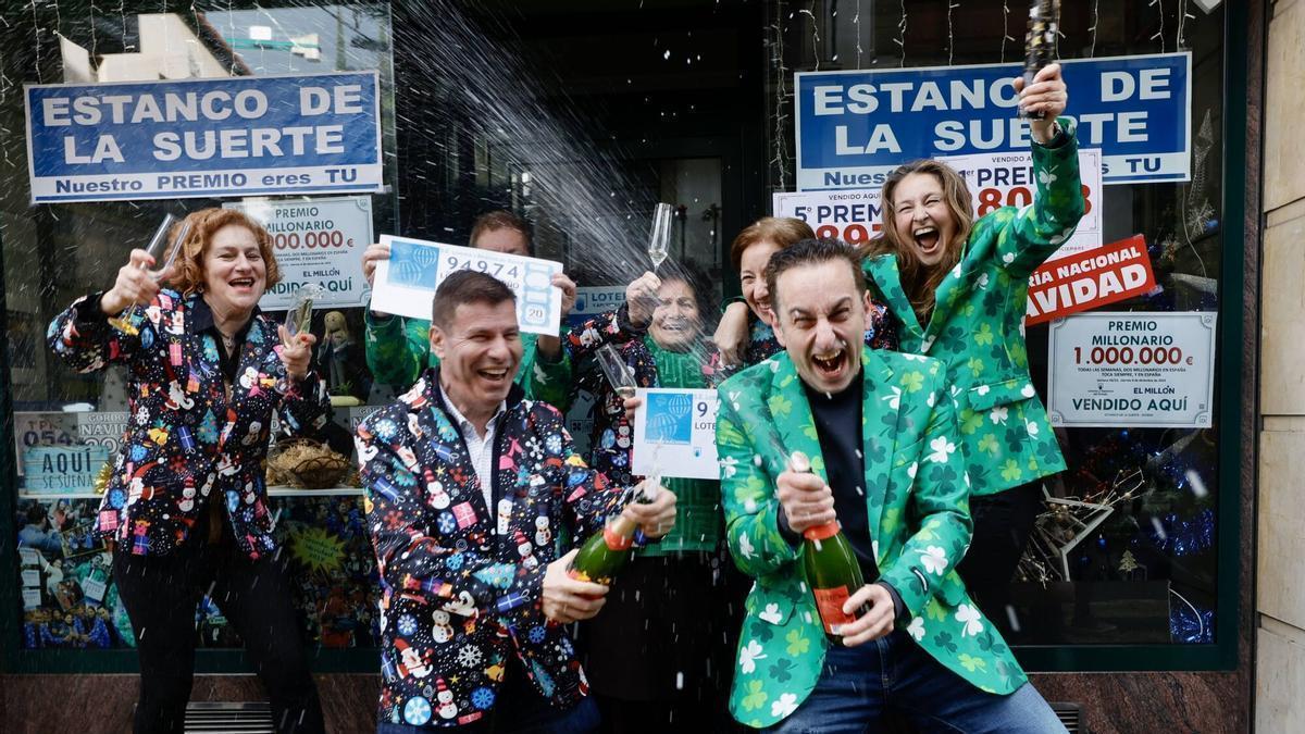 Una celebración en el Estanco de la Suerte.