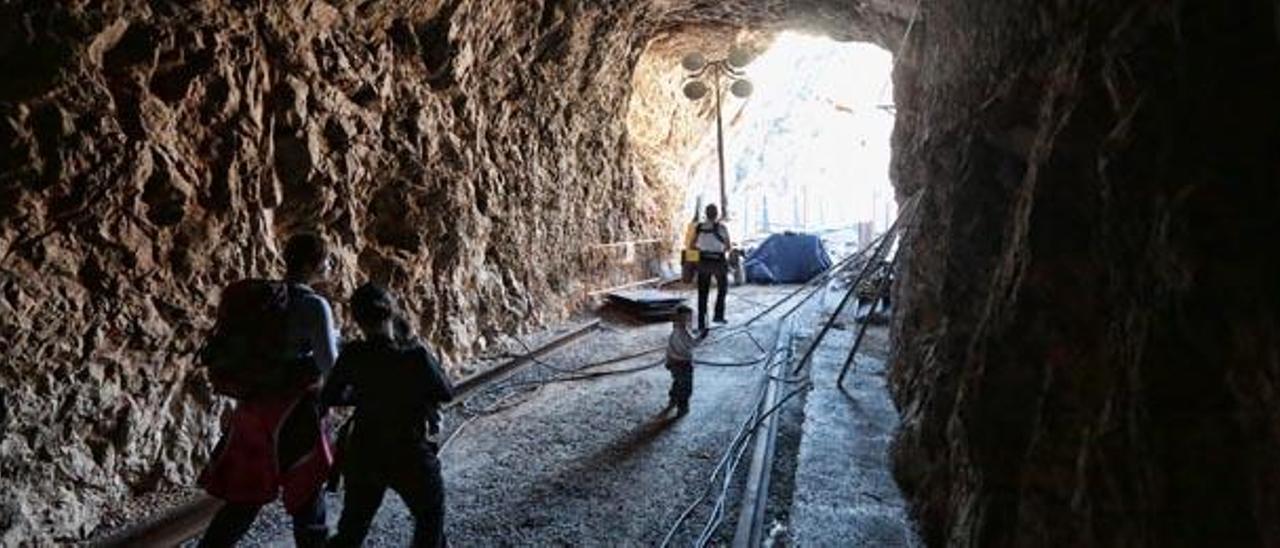 Senderismo por las vías del Tram en obras