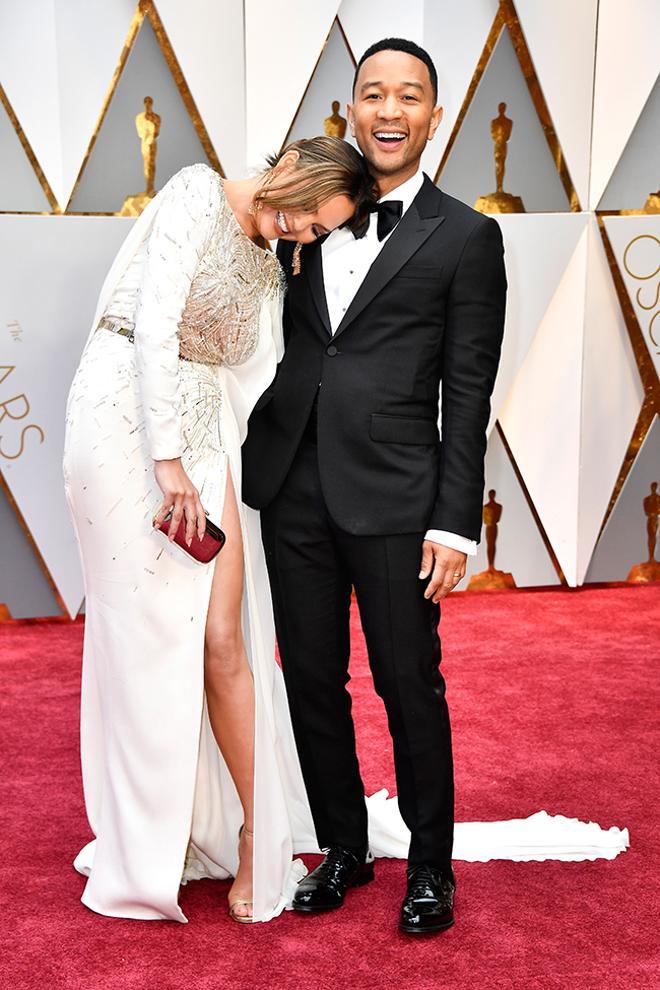 Chrissy Teigen y John Legend en la gala de los Oscar 2017