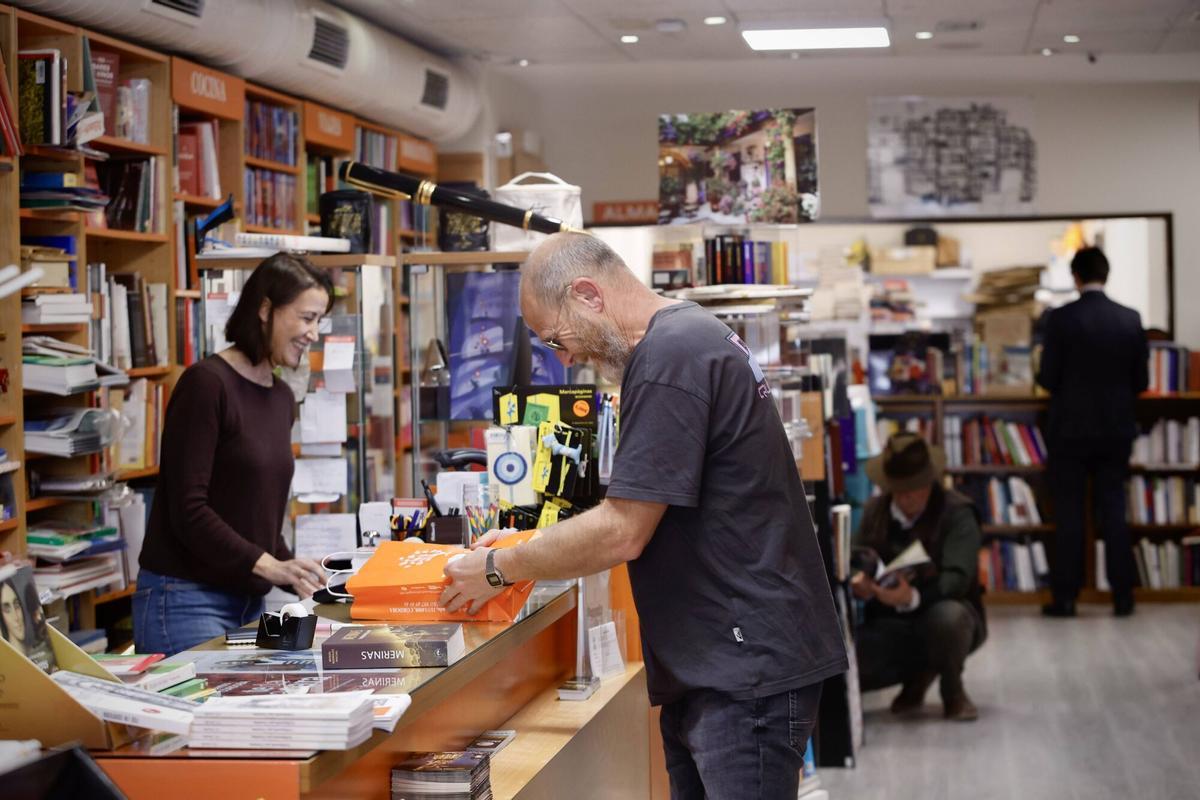 Interior de la Librería Luque.