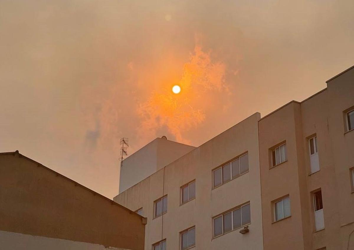 Aspecto que presentaba ayer el cielo en Ibiza