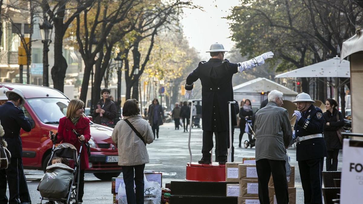 Campaña de Avismón y la Guardia Urbana para recoger alimentos, en el 2013